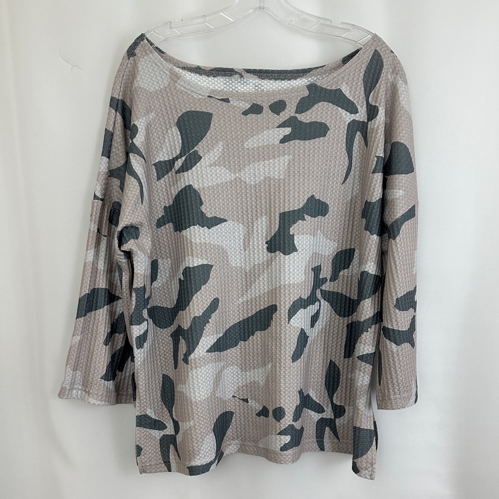 Women’s Camo Top Size XL